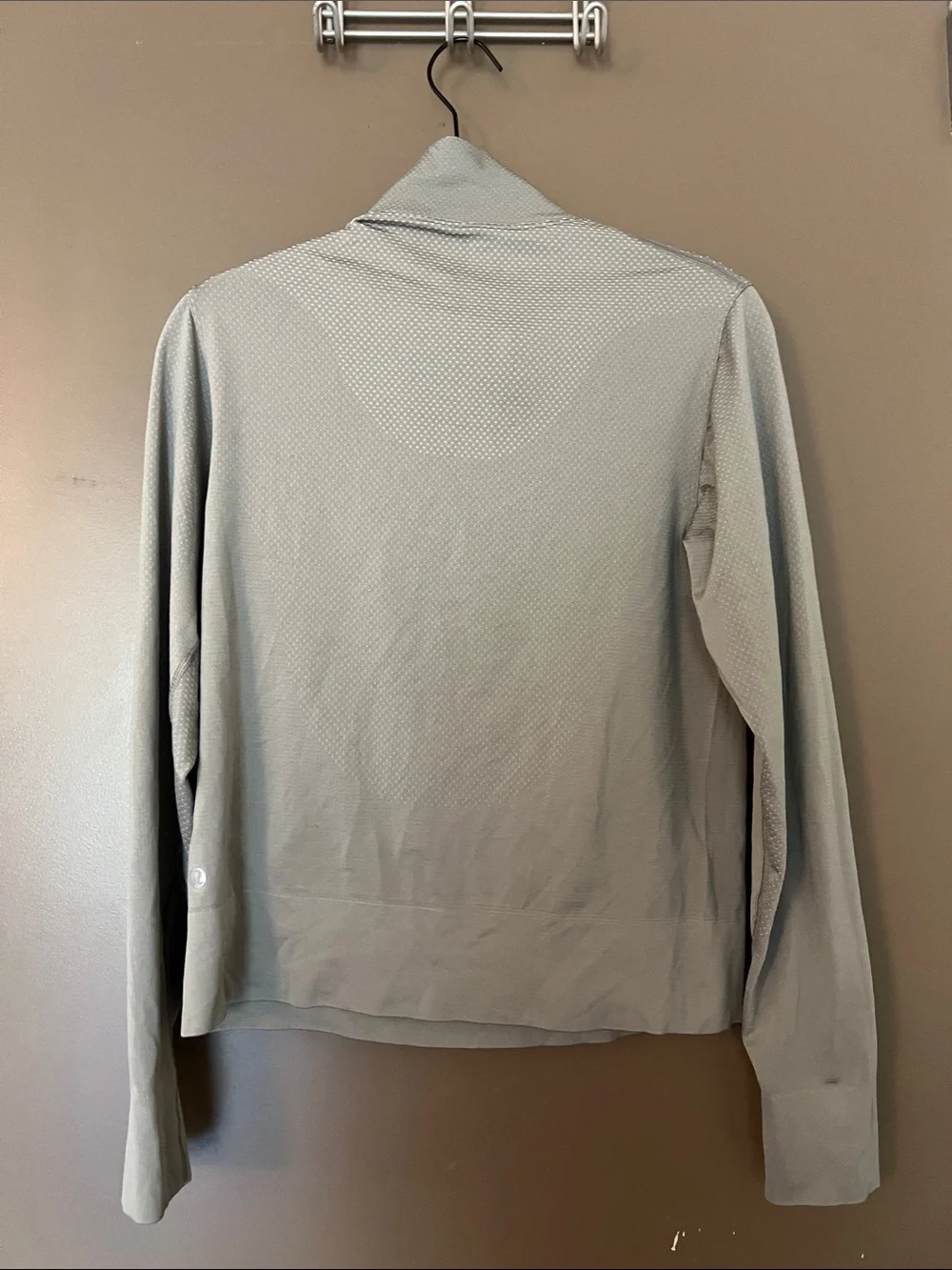 Lululemon Swiftly Relaxed Half Zip in Gull Grey/White - Size 6 - Picture 6 of 7